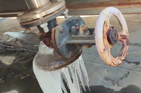 水箱放水閥門凍裂凍壞了